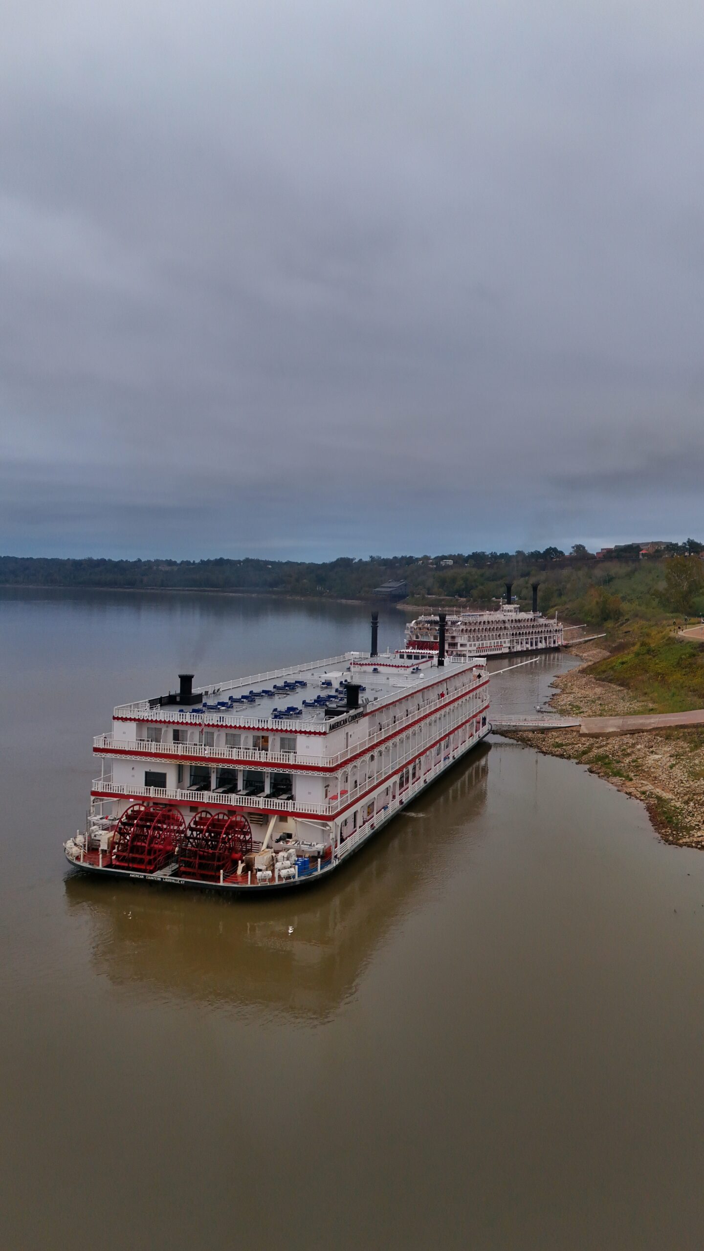American Queen Paddlewheeler on the Mississippi River